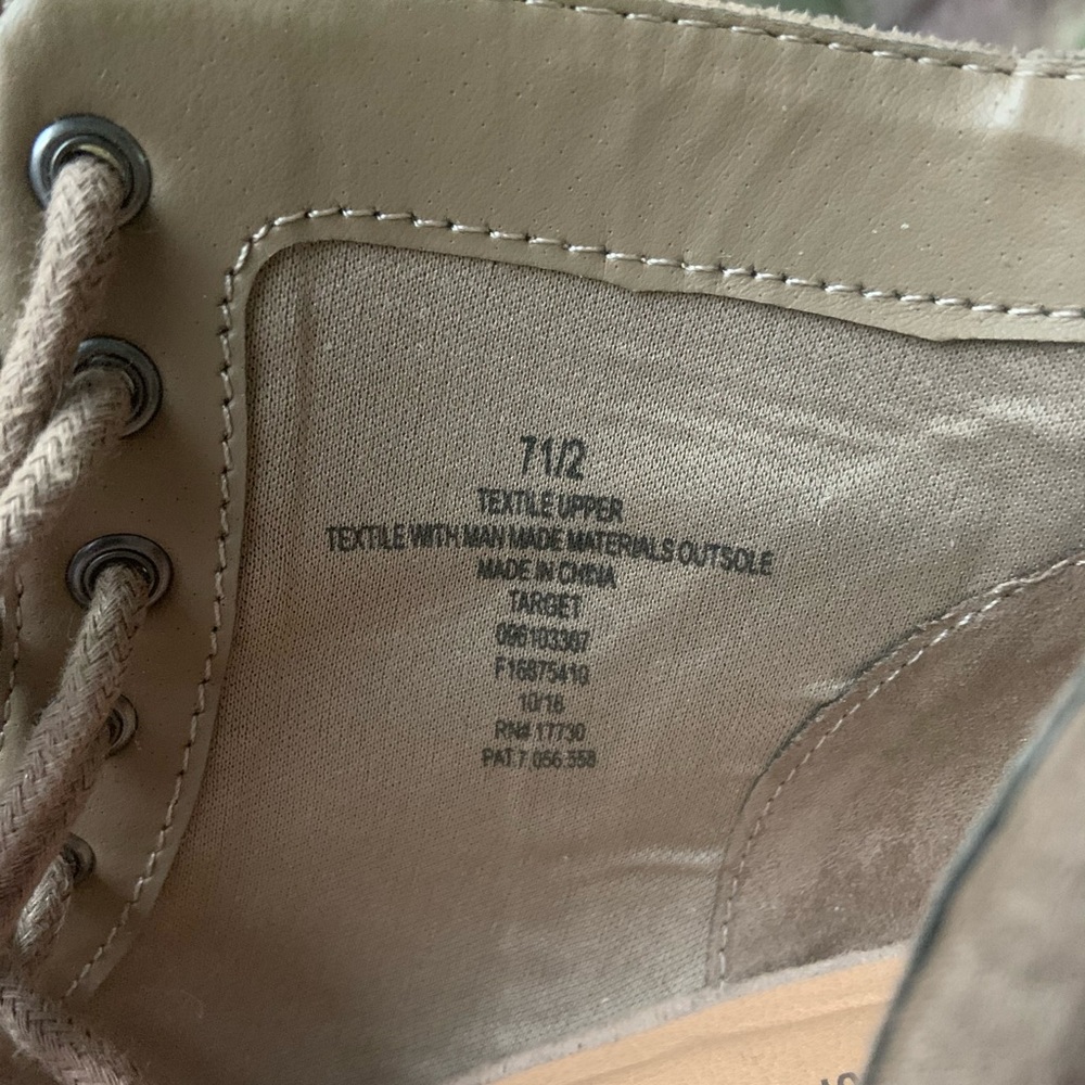 Shoes - Picture 4 of 5